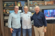 Vereador visita senador Esperidio Amim em busca de recursos para rua Itlia, em Gaspar