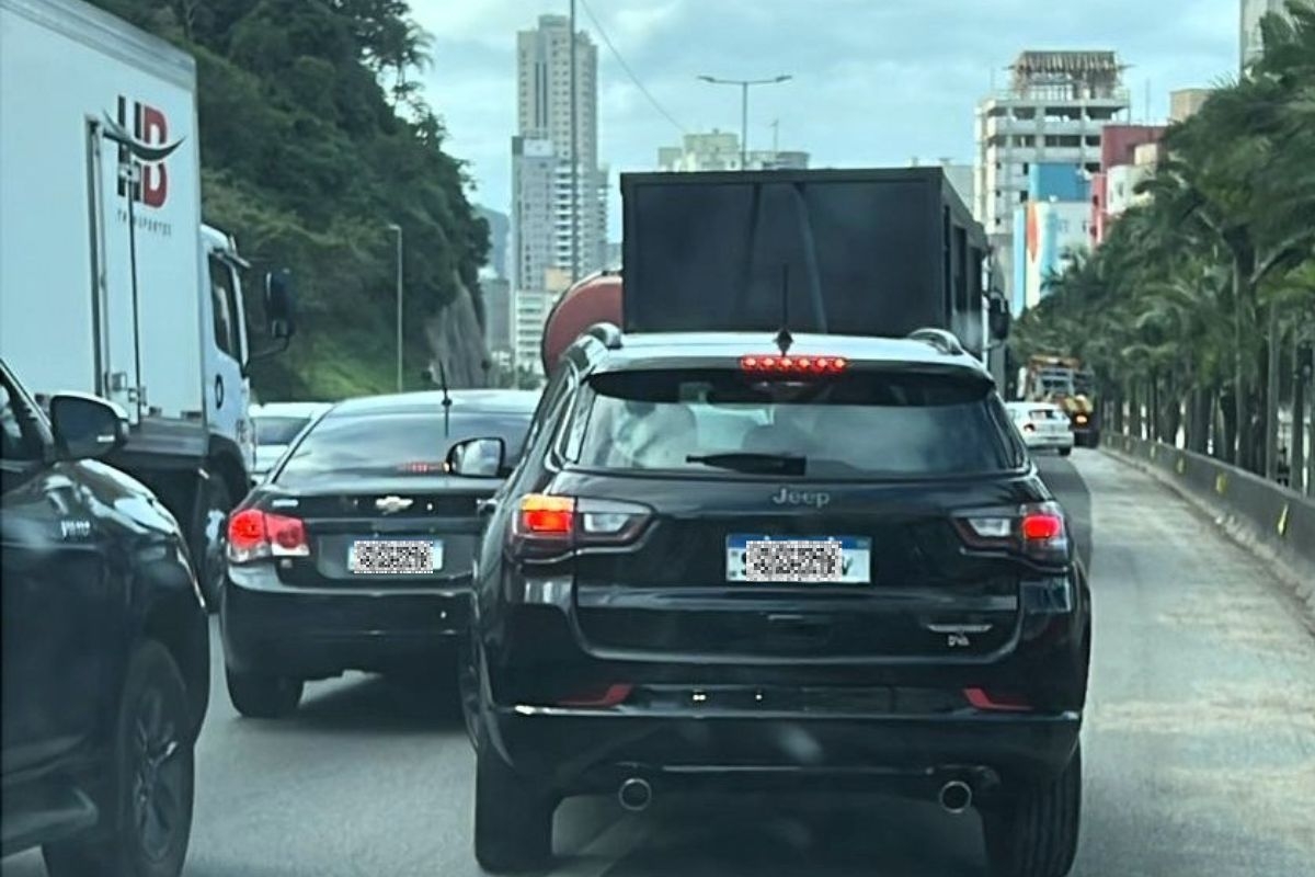 Em 20 dias, PRF flagra mais de 600 carros transitando pelo acostamento em rodovias federais de SC
