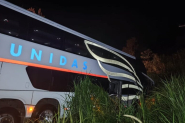 nibus se envolve em acidente em Rodeio e motorista fica com pernas presas