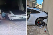 Criana dirige Porsche e colide contra muro de condomnio no Litoral catarinense