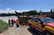 Bombeiros usam bote e drone para localizar corpo boiando no rio em Gaspar