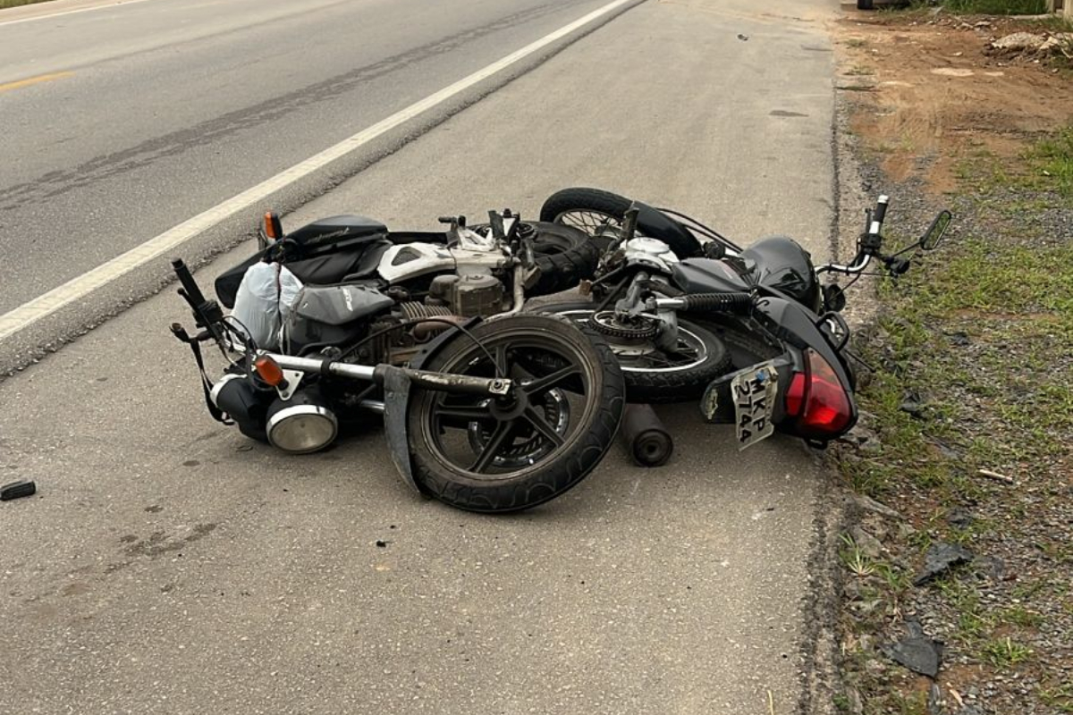 Acidente entre carro e motos deixa dois homens feridos em Ilhota