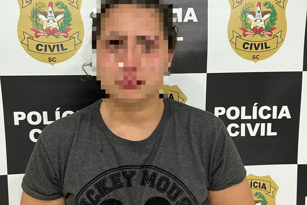 Mulher que ia ganhar carro para ajudar a matar famlia inteira  presa em Blumenau