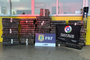 Motorista foge pela mata e abandona carro com mais de 700kg de maconha em Joaaba