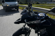 Queda de moto deixa homem ferido no acesso  Ponte de Ilhota