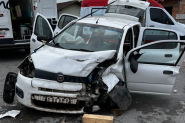 Carro cruza a rodovia e provoca acidente na Jorge Lacerda, em Ilhota; mulher fica inconsciente