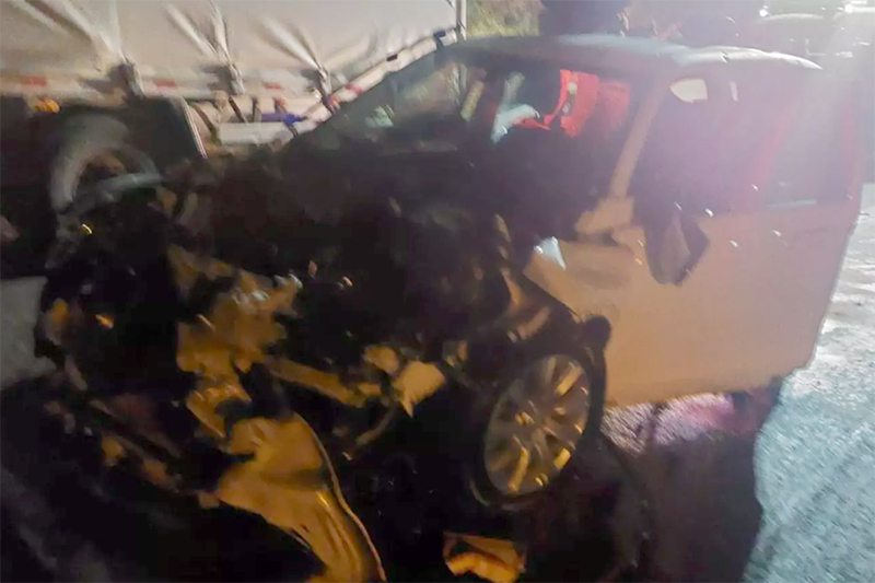 Coliso entre carro e caminho mata criana de trs anos em SC
