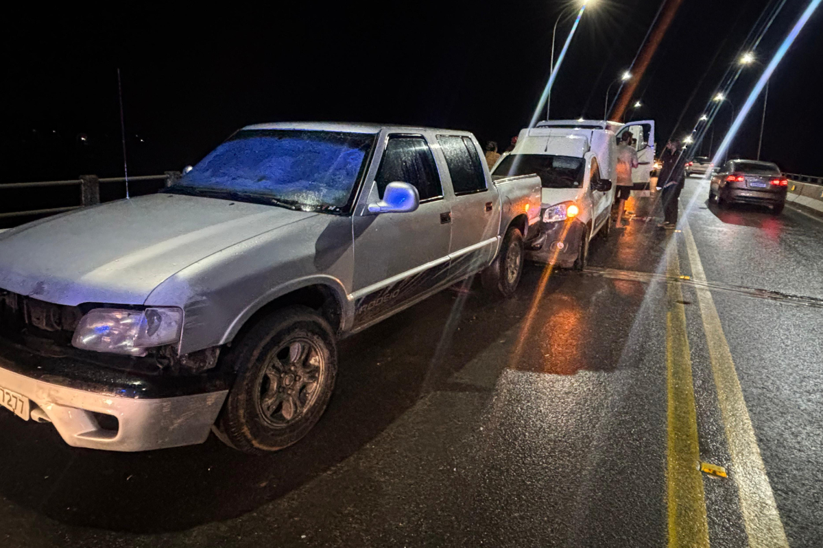 Engavetamento entre cinco veculos  registrado na Ponte de Ilhota