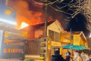Incndio atinge lojas e restaurante no Centro de Gramado/RS