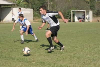 fotopg38abreabolavairolarsomentenoproximosabadodia14pelomunicipaldefutebolsuioMD.jpg