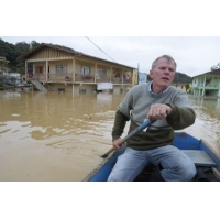 Relato de quem esteve no local e nmeros de Ilhota