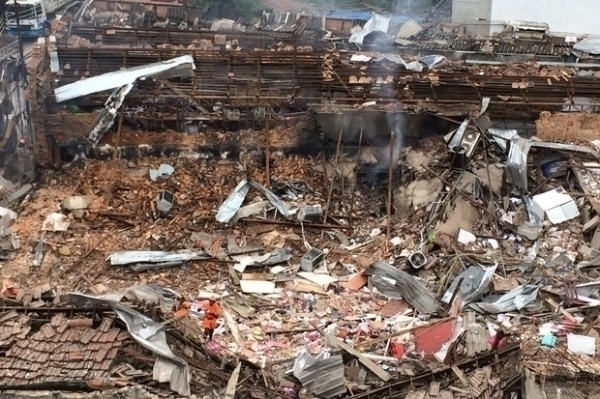 Mais de 40 imveis so interditados aps exploso em So Cristvo, Rio