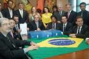 Oposio entrega novo pedido de impeachment de Dilma