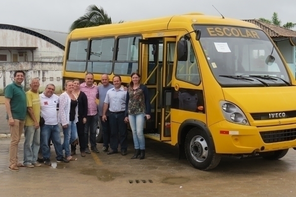Prefeitura de Ilhota recebe novo nibus escolar