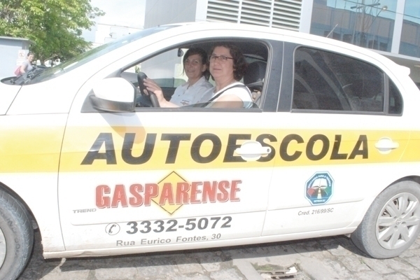 Aulas tericas, prticas e simulador: o caminho at o volante para novos condutores