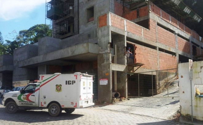 Corpo de mulher  encontrado em caixa d'gua de prdio em Blumenau