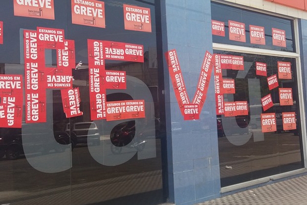 Greve dos bancrios: Fenaban prope reajuste de 7%