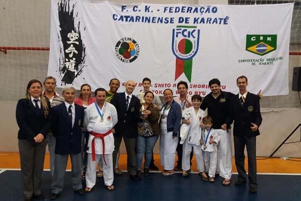 Grupo de Karatê de Gaspar conquista 12 medalhas em Joinville
