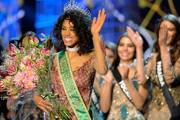 Raissa Santana, do Paran,  eleita Miss Brasil 2016