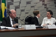 No h cronograma preestabelecido para cortar juros, diz presidente do BC