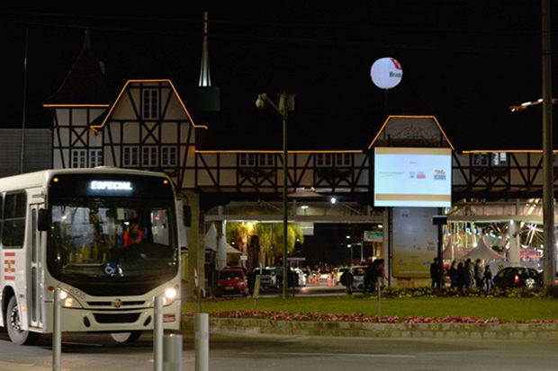 Blumenau tem horrios extras de nibus durante a 33 Oktoberfest