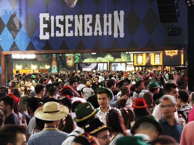 Oktoberfest de Blumenau bate recorde de pblico no sbado (15)