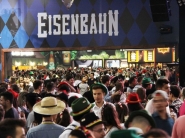 Oktoberfest de Blumenau bate recorde de pblico no sbado (15)