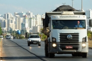Justia libera aplicao de multas por farol desligado em rodovia sinalizada
