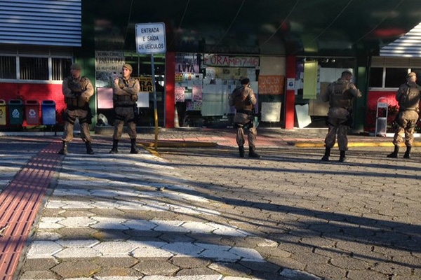 Estudantes desocupam a reitoria da Udesc em Florianpolis aps 24 dias
