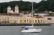 Marinha faz buscas por tripulantes de embarcao desaparecida em SC