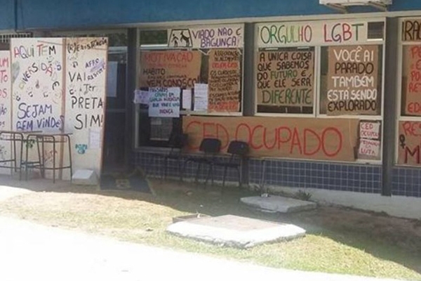 Estudantes desocupam todos os centros da UFSC em Florianpolis