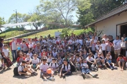 Alunos do Frei Godofredo recebem presentes de Natal da Fundio Santa Terezinha