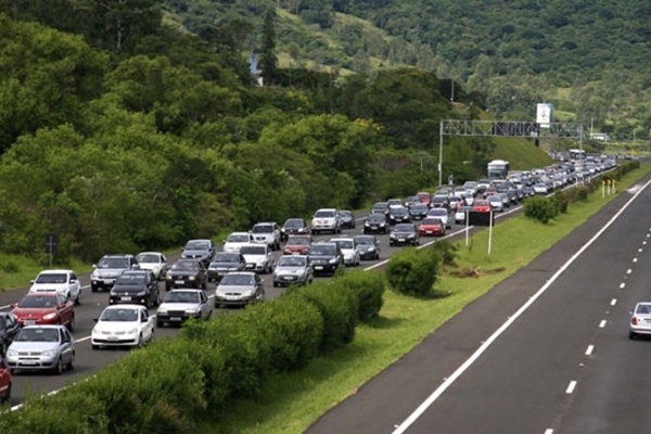 Rodovias de SC devem ter fluxo 20% maior no vero