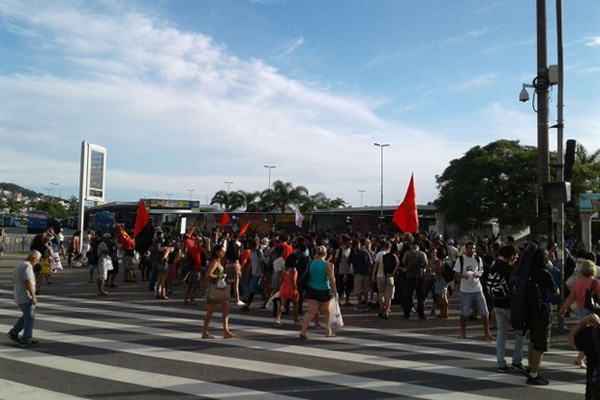 Florianpolis e Joinville tm protestos contra aumento nas tarifas de nibus