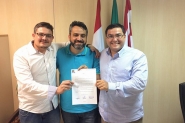 Vereadores de Blumenau dispensam carro e pedem passe livre em nibus