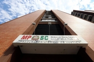 115 servidores so investigados por se candidatar s para tirar licena em SC