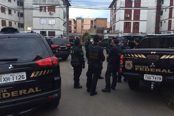 Ao da PF desarticula grupo suspeito de roubar R$ 1 milho da Caixa