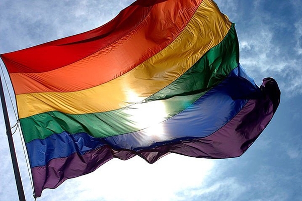 Secretrio renuncia aps veto de prefeito a PLs de direitos LGBTs