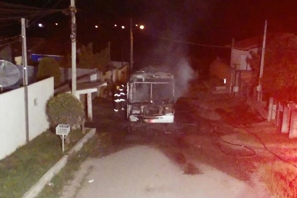 Fogo destri nibus em Cricima