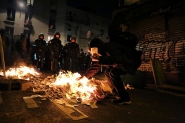 Polícia de Paris prende quase 150 por protestos após eleição francesa