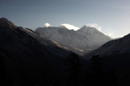 Sul-africano que tentou escalar o Everest sem autorização é multado em US$ 22 mil