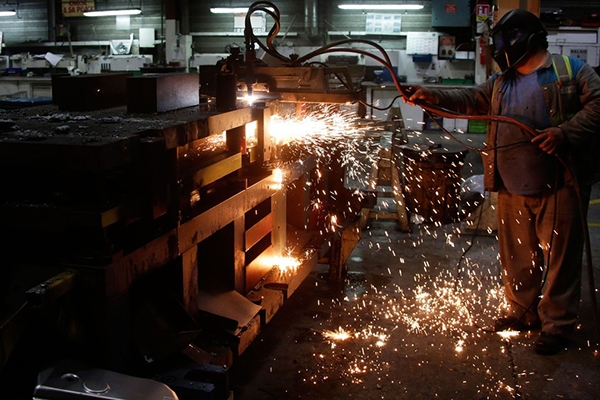 Funcionários de empresa francesa ameaçam explodir a fábrica