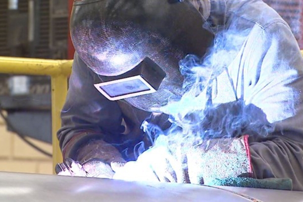 Produo industrial cresce 4%, melhor taxa anual para maio em 7 anos
