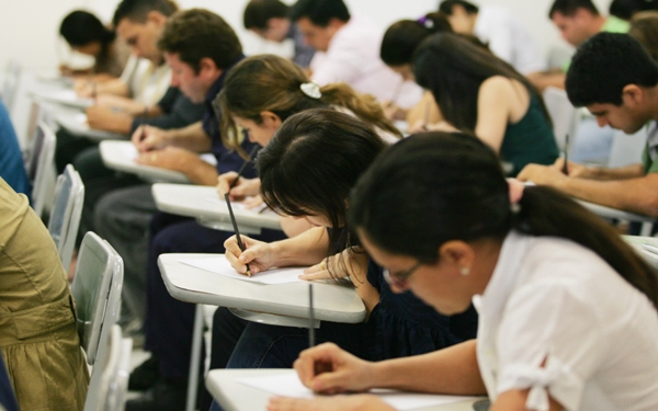 Prefeituras abrem concurso com sal�rios de at� R$ 14 mil em SC