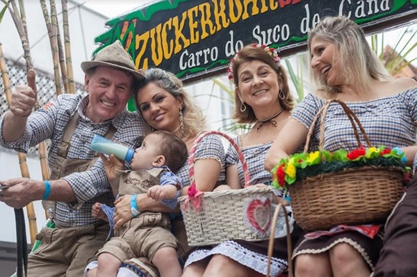 Em quatro dias, p�blico consume 131 mil litros de chope na 34� Oktoberfest