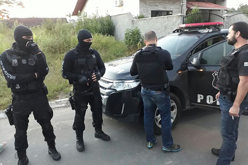 Pol�cia Civil deflagra opera��o contra desvio de cargas em 13 cidades de SC