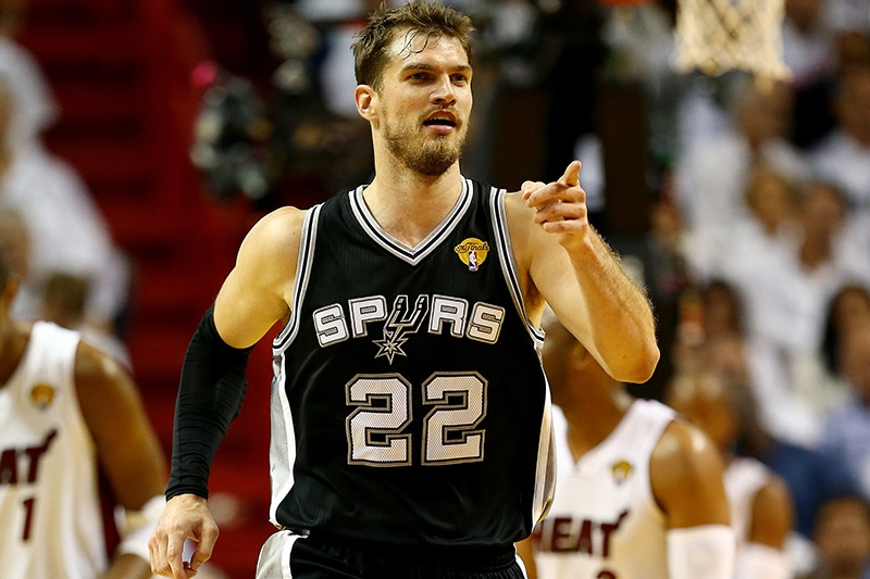 Campeo pela NBA, o blumenauense Tiago Splitter anuncia aposentadoria do basquete 