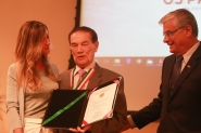 Governador entrega medalha Zilda Arns ao médium Divaldo Franco