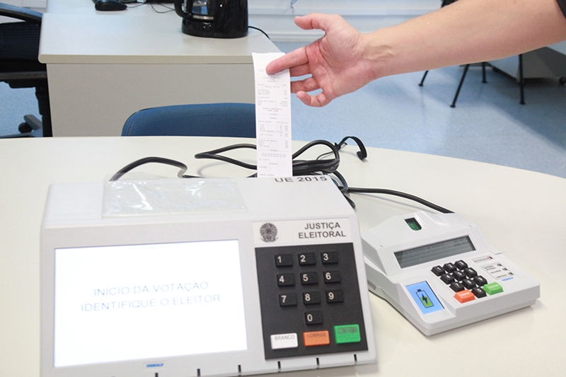 Eleições 2018: urnas eleitorais terão 'tela-resumo' e voto impresso