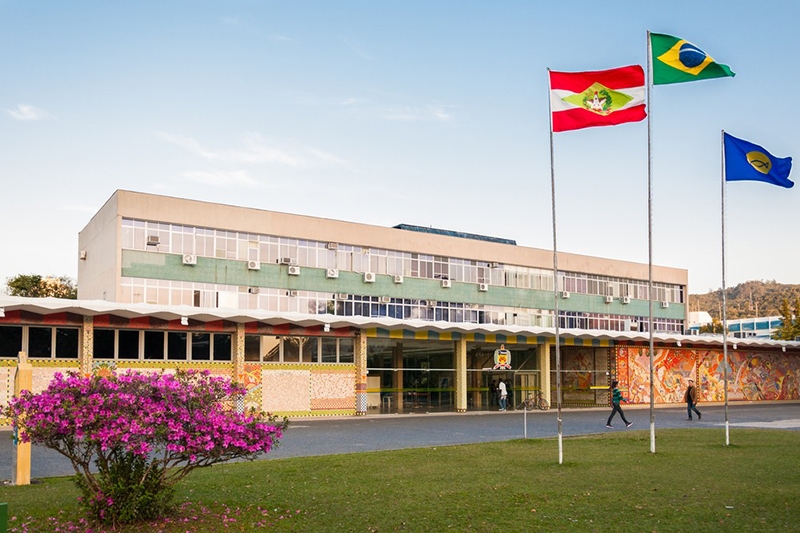 UFSC divulga edital para 74 vagas de professor em quatro campi